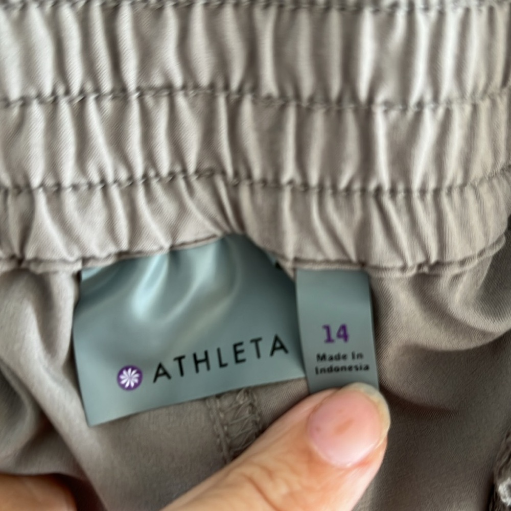 Athleta‎ Taupe Cargo Pants elastic waist great for Pilates and yoga - Picture 6 of 7
